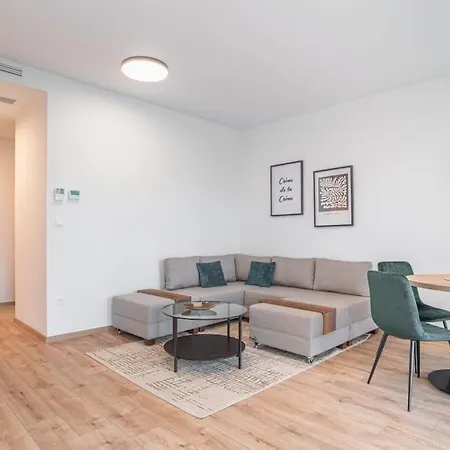 Apartman Patronka - Stylish With A Spacious Terrace